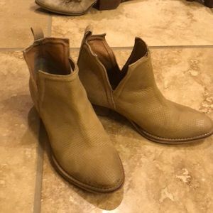 Diva True Cut Out Booties